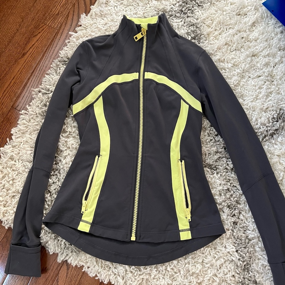 Lululemon track jacket sz6